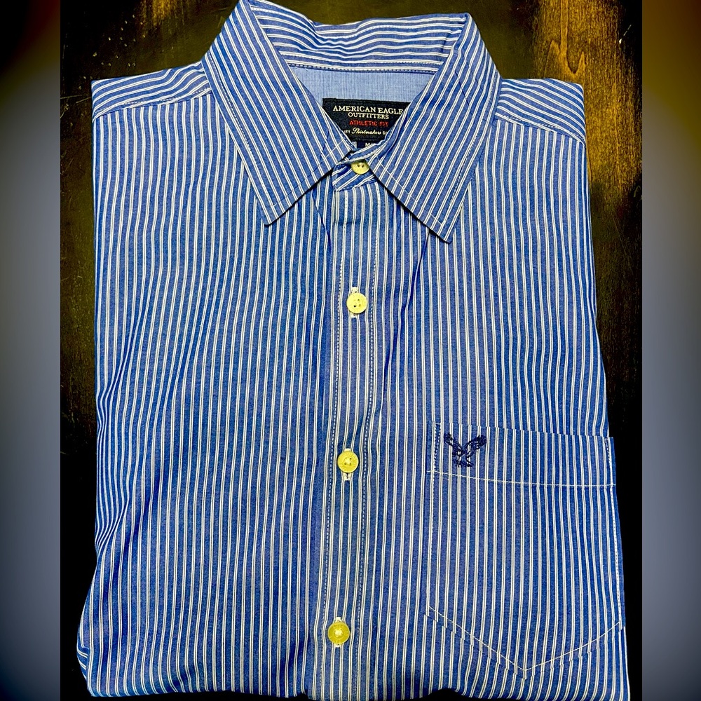 American Eagle men’s LS button down shirt, size medium